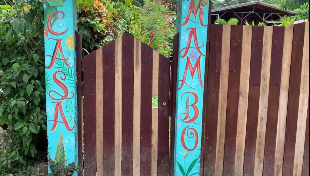 לינה וארוחת בוקר קאוויטה Casa Mambo מראה חיצוני תמונה